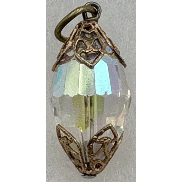 The Unbranded Brand Jewelry - Vintage Faceted‎ Crystal-Like Pendant with Filigree End Caps Mid-Century